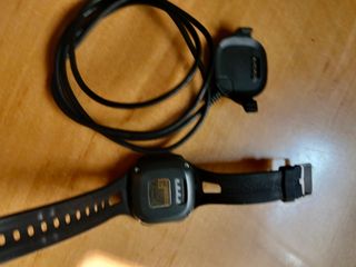 Garmin - 2 relojes negros sin encender + cargador