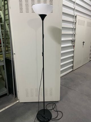 Lámpara pie moderna - negra y blanca