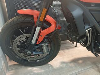 Ducati Scrambler 800 Icom
