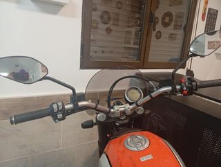 Ducati Scrambler 800 Icom