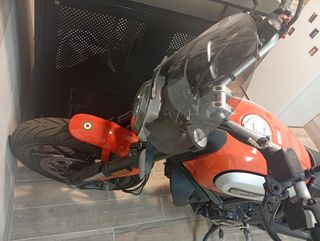 Ducati Scrambler 800 Icom
