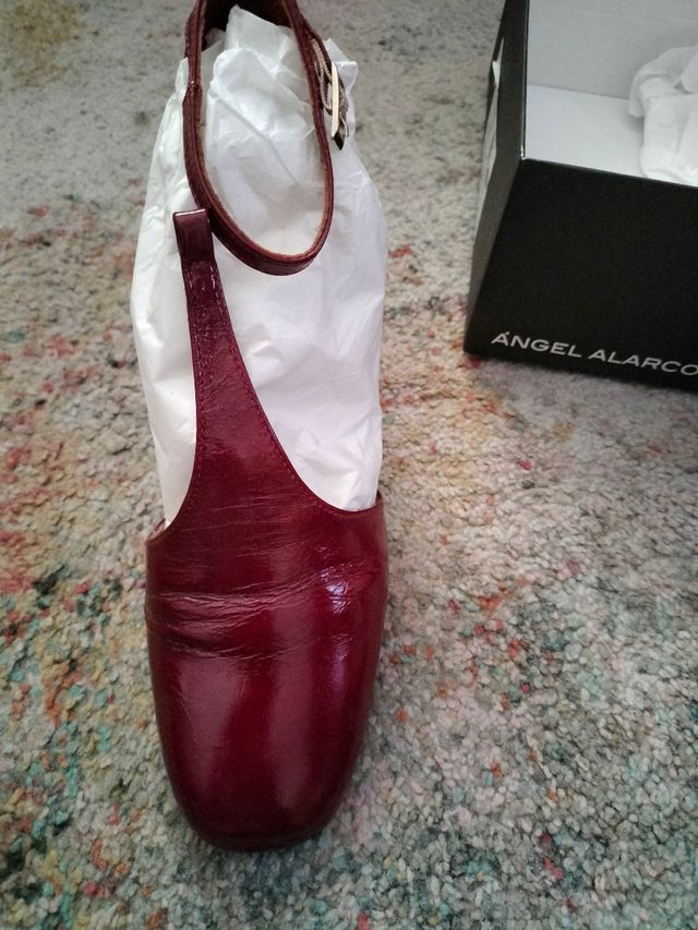 Zapatos charol granate tacón