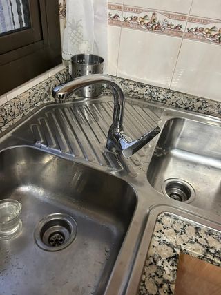 Fontanero 24h: 677133242