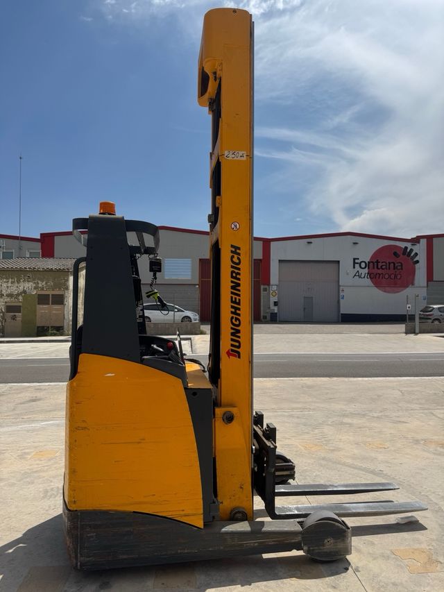 Jungheinrich ETV 216 - Carretilla Retráctil
