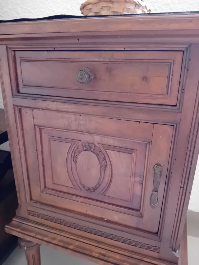 Comodino antico in legno