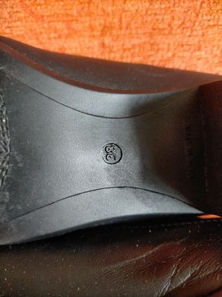 Zapatos negros mujer tacón bajo. Piel,muy flexible