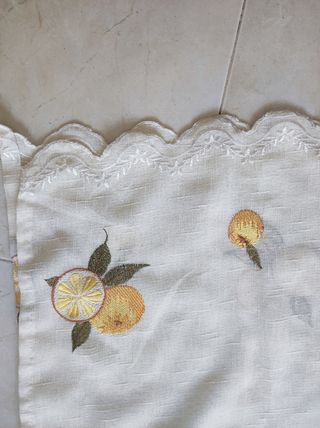 Dos Cortinas cocina - bordado limones