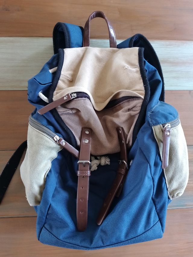 Mochila Cortefiel azul beige