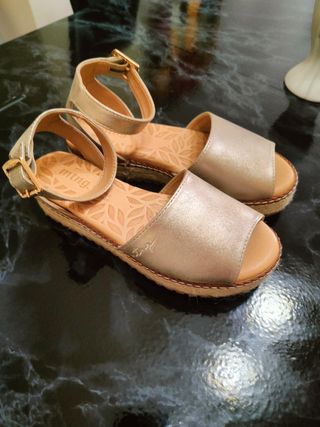 Sandalias Mint&Rose doradas