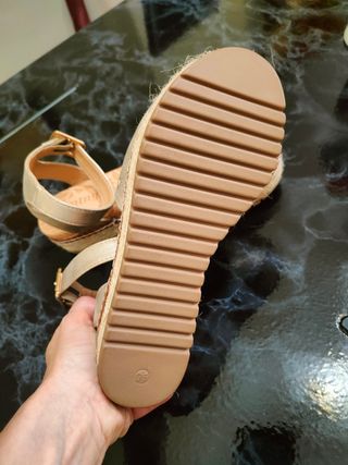 Sandalias Mint&Rose doradas