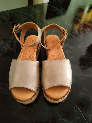 Sandalias Mint&Rose doradas