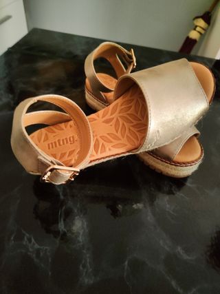 Sandalias Mint&Rose doradas