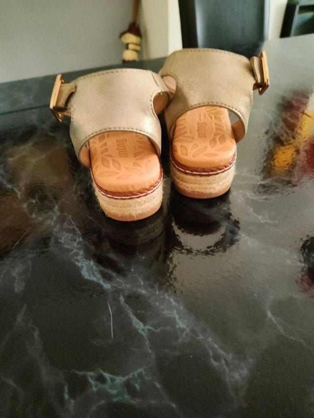 Sandalias Mint&Rose doradas