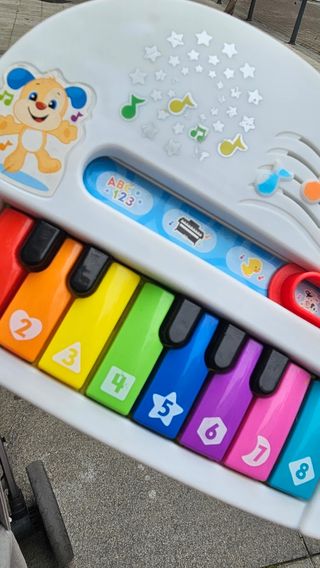 Piano Fisher-Price infantil