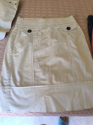 5 faldas tejanas dos blancas 1 rosa ,2 tejanas