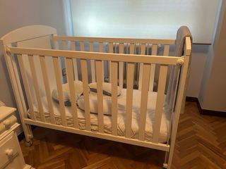 Cuna Micuna + cambiador jirafa