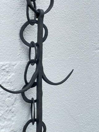 Cadena y gancho herrero antiguo
