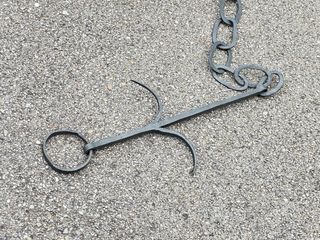 Cadena y gancho herrero antiguo