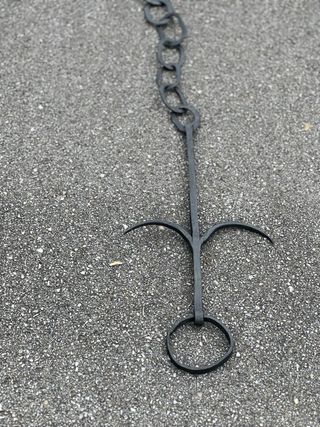 Cadena y gancho herrero antiguo