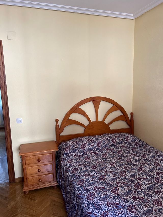 Cabecero y mesilla madera