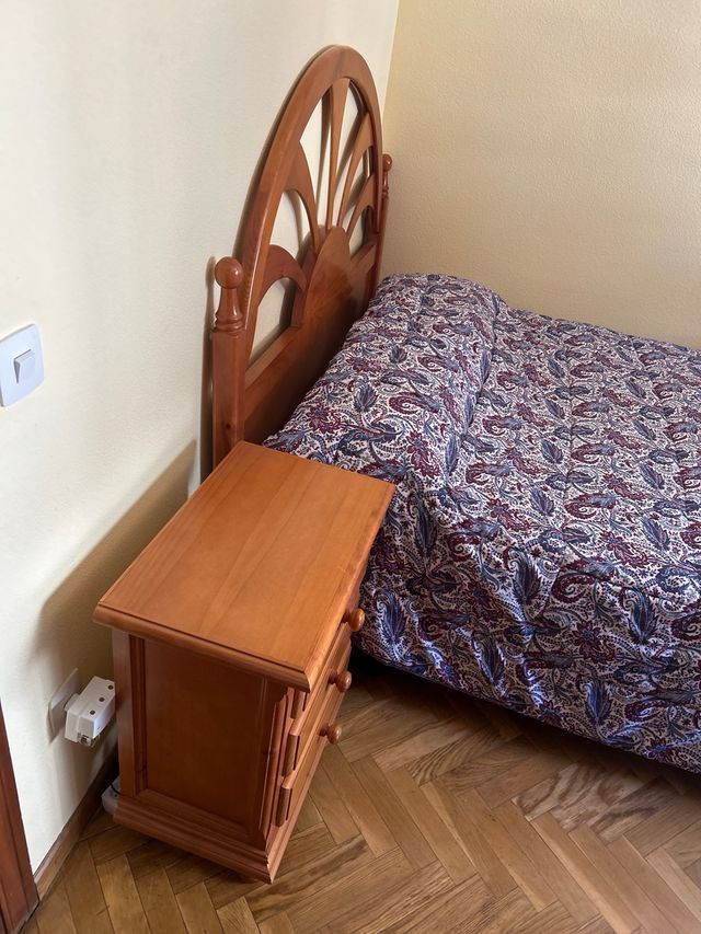 Cabecero y mesilla madera