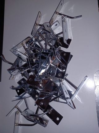 Ganchos de acero para pared. 41 unidades
