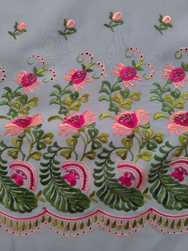 Mantón de Manila bordado