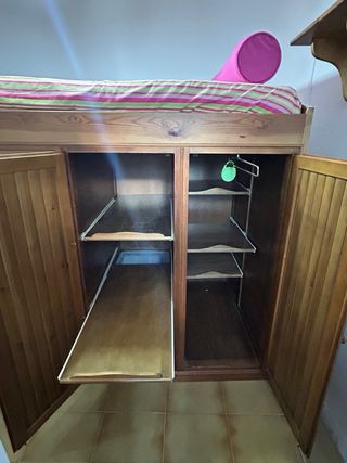 Cama nido con armario - Madera.