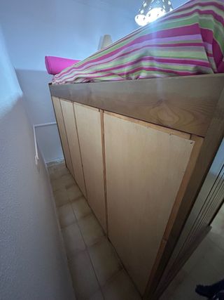 Cama nido con armario - Madera.