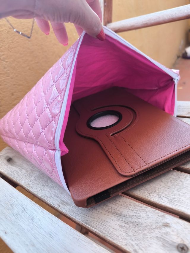Funda tablet acolchada rosa