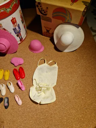 Ropa y accesorios Barbie y Chabel