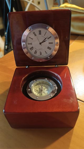 Orologio da tavolo con bussola