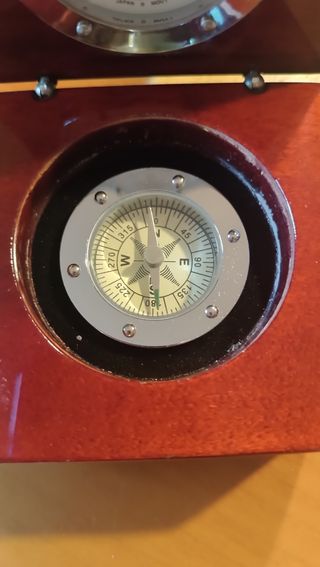 Orologio da tavolo con bussola