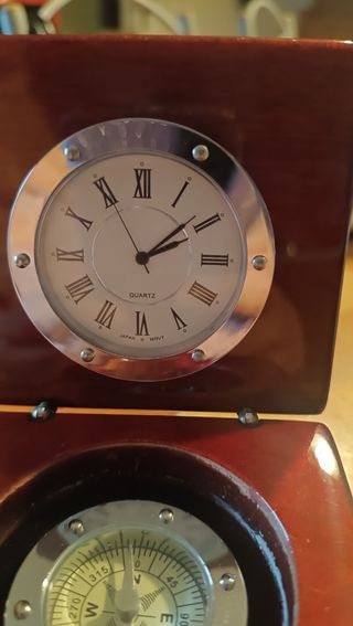 Orologio da tavolo con bussola