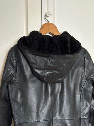 Cazadora cuero negra Zara