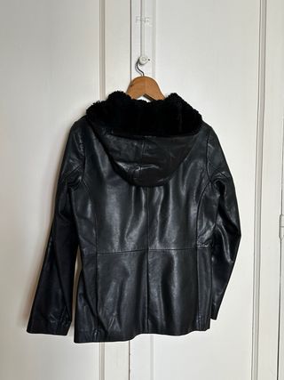 Cazadora cuero negra Zara
