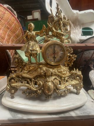 Reloj dorado antiguo