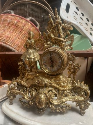Reloj dorado antiguo