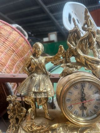 Reloj dorado antiguo