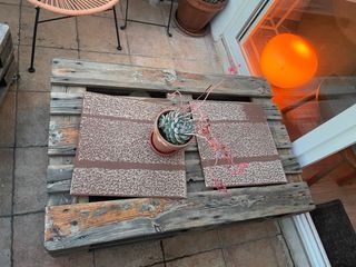 Mesa palets reciclados con ruedas