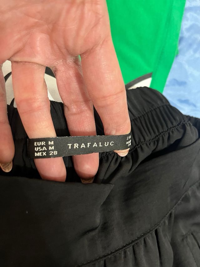 Pantalones capri Zara negros