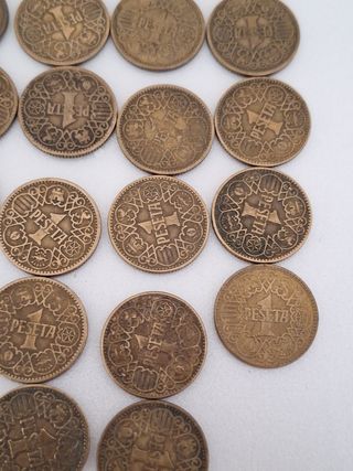 1.22 Lote 27 mon 1pts Francisco Franco 1944.