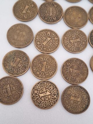 1.22 Lote 27 mon 1pts Francisco Franco 1944.