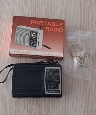 Radio Portátil IC 90 Internacional