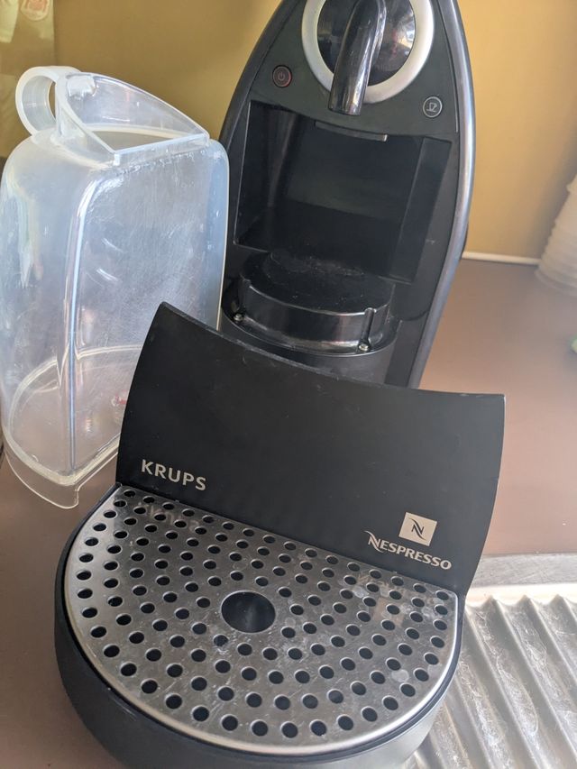Cafetera Nespresso Krups, para piezas.