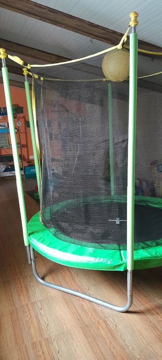 Cama elástica infantil con red