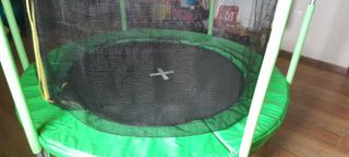 Cama elástica infantil con red