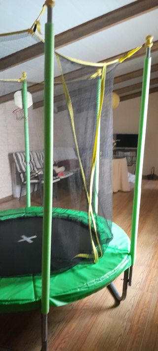 Cama elástica infantil con red