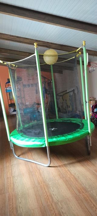 Cama elástica infantil con red