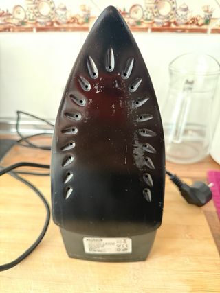 Plancha Vapor Kuiken 2400W - Suela Titanio